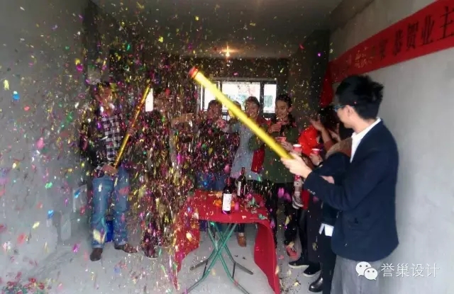 半山半海別墅裝修現(xiàn)場(chǎng)開工紛紛慶祝